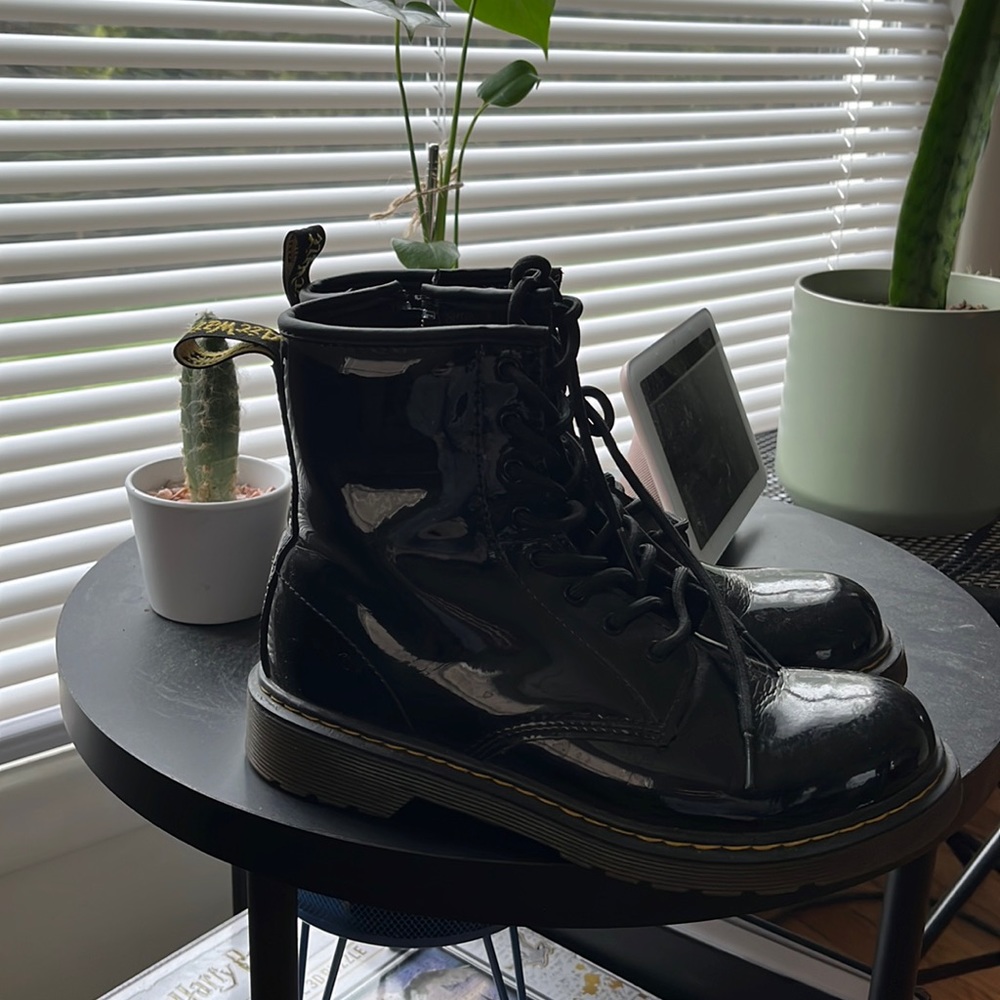 Dr. Martens 1460 Y black boots